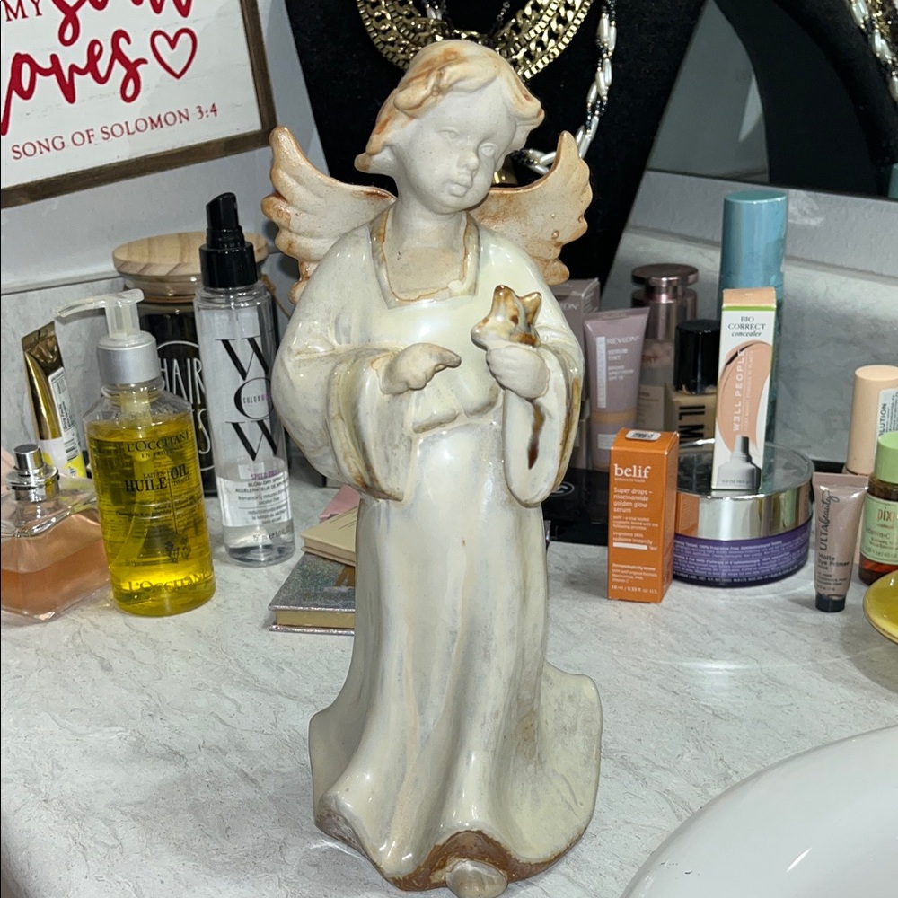 Angel Figurine with ⭐️ vintage she’s very beautiful and she’s very tall